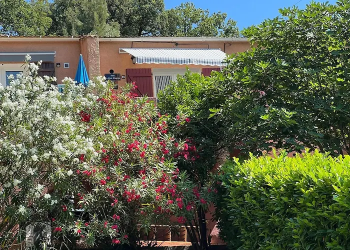 בית נופש Maison Charmante A 55 M² Avec Piscine Partagee *