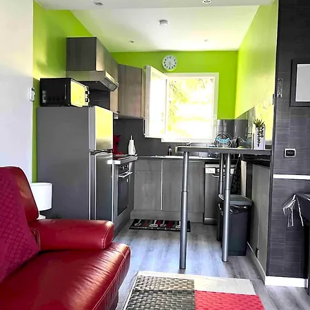 Дом отдыха Maison Charmante A 55 M² Avec Piscine Partagee *