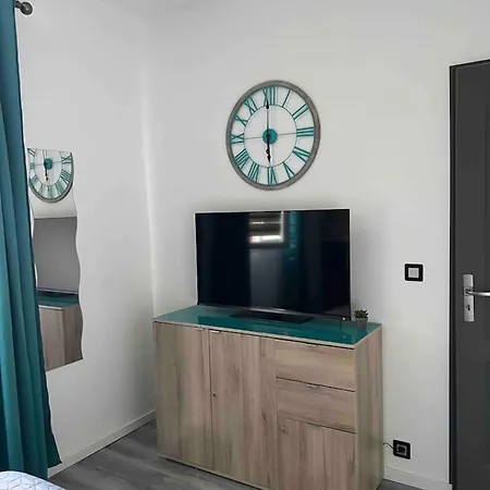 Charmante Maison A Pres De La Montagne Avec Piscine Partagee Hébergement de vacances