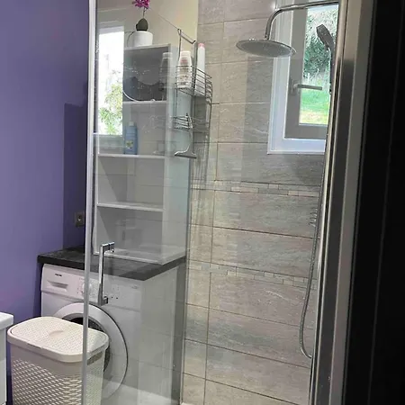 Дом отдыха Maison Charmante A 55 M² Avec Piscine Partagee *